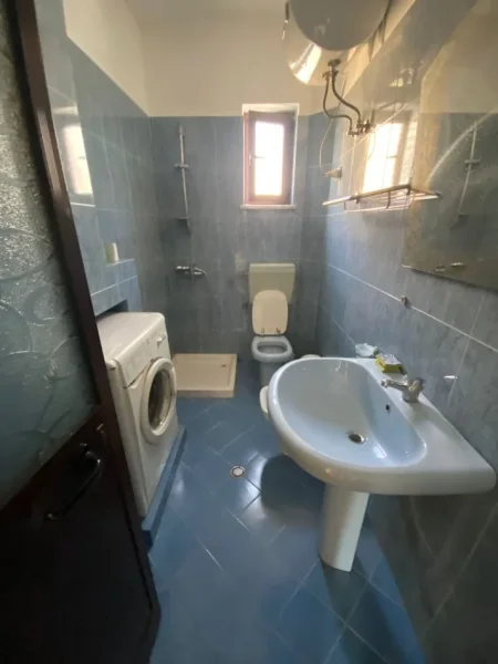 Tirane, jepet me qera apartament 1+1+Aneks Kati 4, 450 € (rruga e durresit)