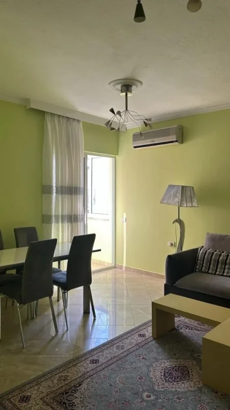 Tirane, jepet me qera apartament 1+1+Ballkon Kati 4, 65 m² 600 € (RRUGA E DURRESIT)
