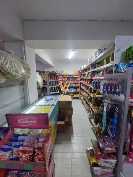 Tirane, jepet me qera ambjent biznesi Kati 0, 180 m² 1.500 € (YZBERISHT)