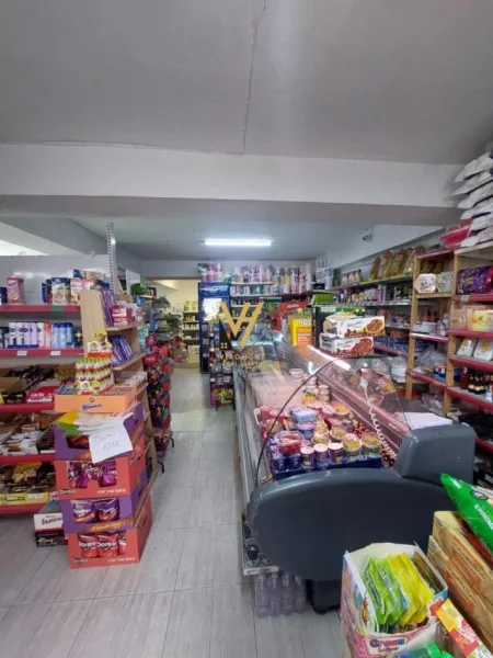 Tirane, jepet me qera ambjent biznesi Kati 0, 180 m² 1.500 € (YZBERISHT)