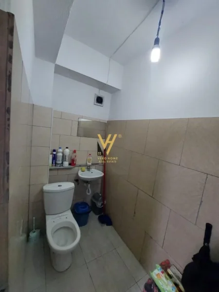 Tirane, jepet me qera ambjent biznesi Kati 0, 180 m² 1.500 € (YZBERISHT)