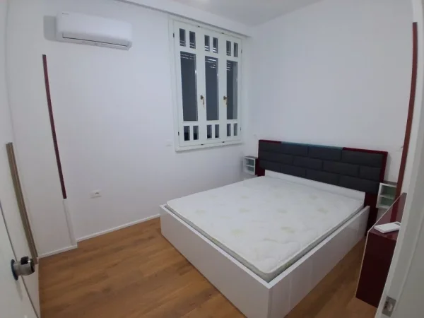 Tirane, jepet me qera apartament 1+1 Kati 3, 70 m² 400 € (kombinat)