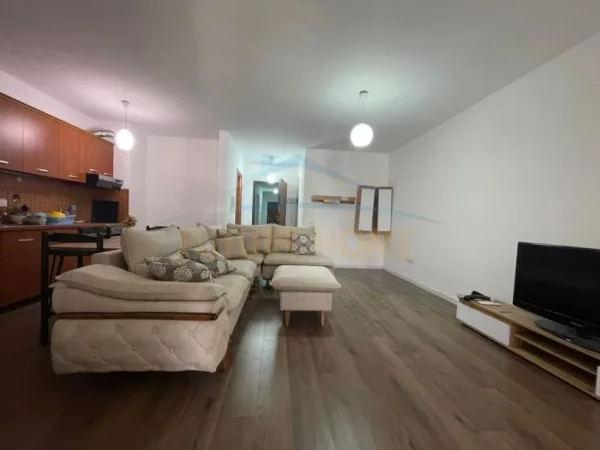 Durres, jepet me qera apartament 1+1+Ballkon Kati 4, 80 m² 400 € (Vollga)