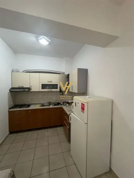 Vlore, shitet apartament 1+1+Ballkon Kati 3, 84 m² 83.000 € (ORIKUM)