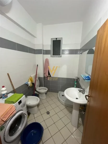 Vlore, shitet apartament 1+1+Ballkon Kati 3, 84 m² 83.000 € (ORIKUM)