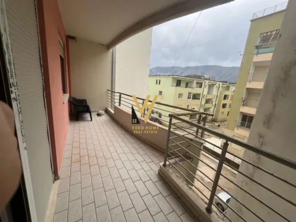 Vlore, shitet apartament 1+1+Ballkon Kati 3, 84 m² 83.000 € (ORIKUM)