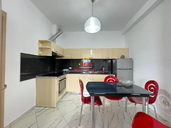 Vlore, shitet apartament 1+1+Ballkon Kati 4, 74 m² 185.000 € (Rruga Aleksanër Moisiu)