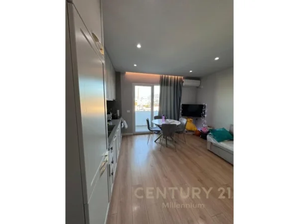 Tirane, shitet 1+1 Kati 4, 74 m² 135.000 € (osman jonuzi)