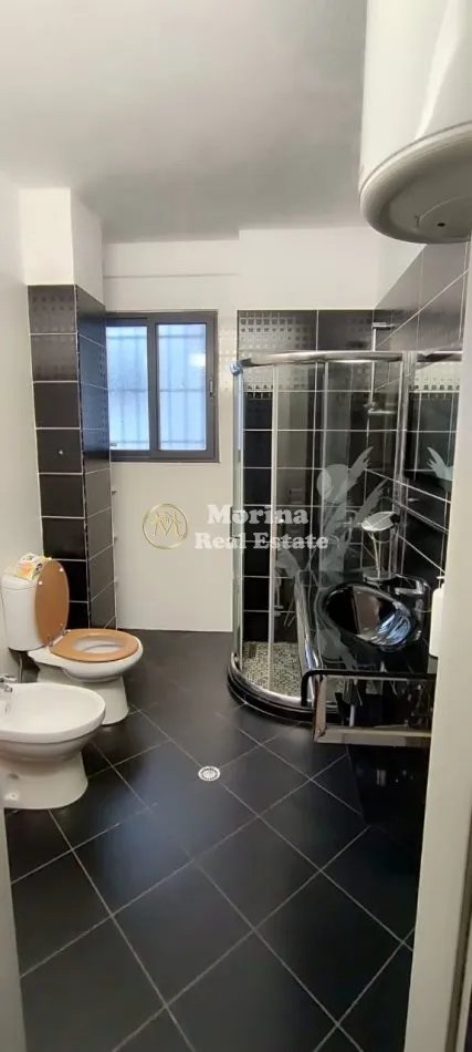 Tirane, jepet me qera apartament 2+1 Kati 1, 100 m² 350 € (Fresku)
