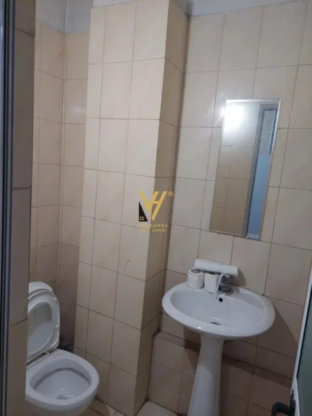Tirane, jepet me qera dyqan Kati 0, 80 m² 500 € (YZBERISHT)
