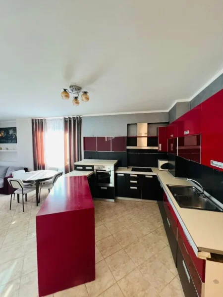 Tirane, jepet me qera apartament 2+1+Aneks+Ballkon Kati 5, 100 m² 600 € (Rr. Reshit Petrela te stc. i Trenit)