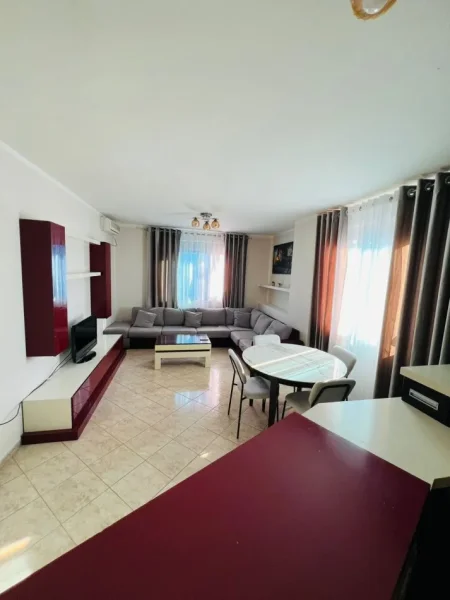 Tirane, jepet me qera apartament 2+1+Aneks+Ballkon Kati 5, 100 m² 600 € (Rr. Reshit Petrela te stc. i Trenit)