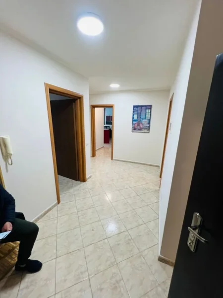 Tirane, jepet me qera apartament 2+1+Aneks+Ballkon Kati 5, 100 m² 600 € (Rr. Reshit Petrela te stc. i Trenit)