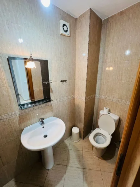 Tirane, jepet me qera apartament 2+1+Aneks+Ballkon Kati 5, 100 m² 600 € (Rr. Reshit Petrela te stc. i Trenit)