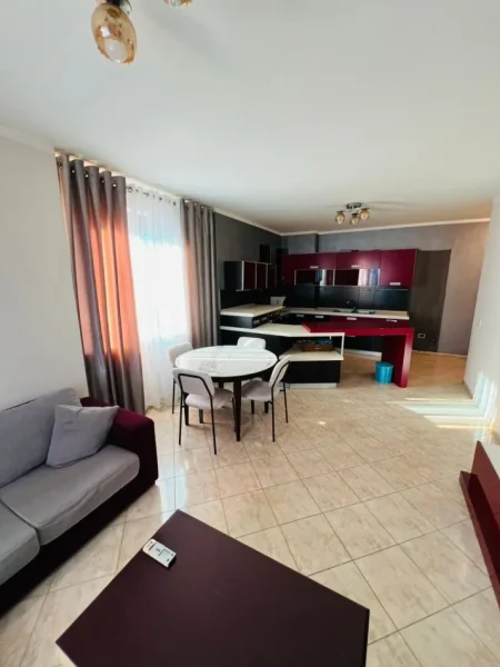 Tirane, jepet me qera apartament 2+1+Aneks+Ballkon Kati 5, 100 m² 600 € (Rr. Reshit Petrela te stc. i Trenit)