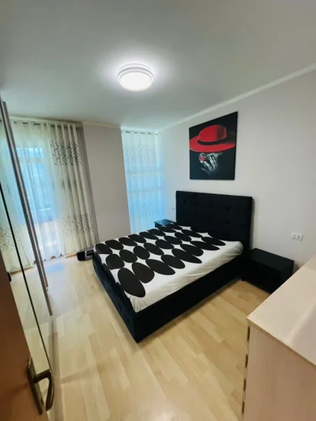 Tirane, jepet me qera apartament 2+1+Aneks+Ballkon Kati 5, 100 m² 600 € (Rr. Reshit Petrela te stc. i Trenit)