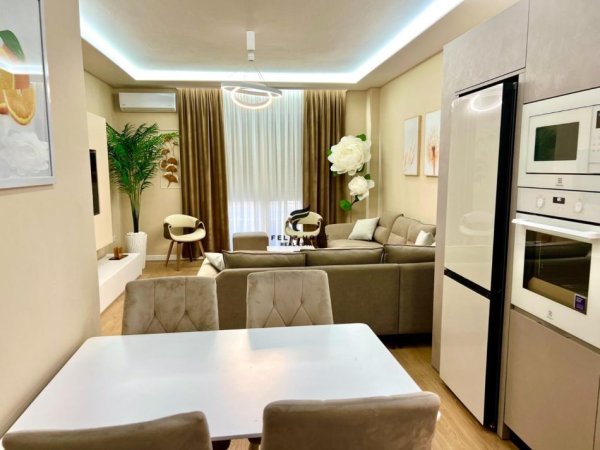 Tirane, jepet me qera apartament 1+1+Ballkon Kati 4, 84 m² 750 € (RRUGA E ELBASANIT)