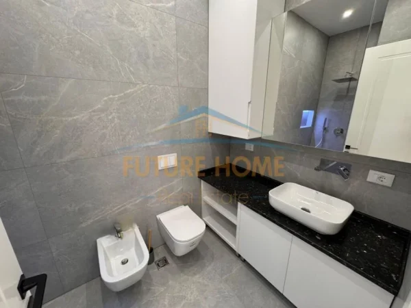 Tirane, jepet me qera apartament 2+1+Ballkon+ Post Parkimi,  Kati 7, 114 m² 1.500 € (Kompleksi Deliorgji)