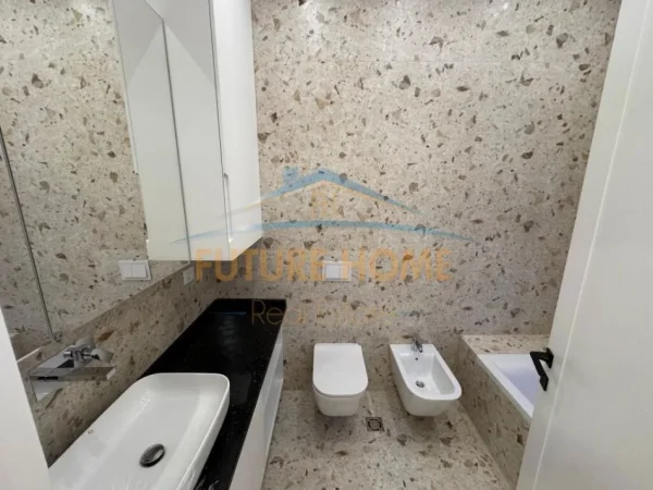 Tirane, jepet me qera apartament 2+1+Ballkon+ Post Parkimi,  Kati 7, 114 m² 1.500 € (Kompleksi Deliorgji)