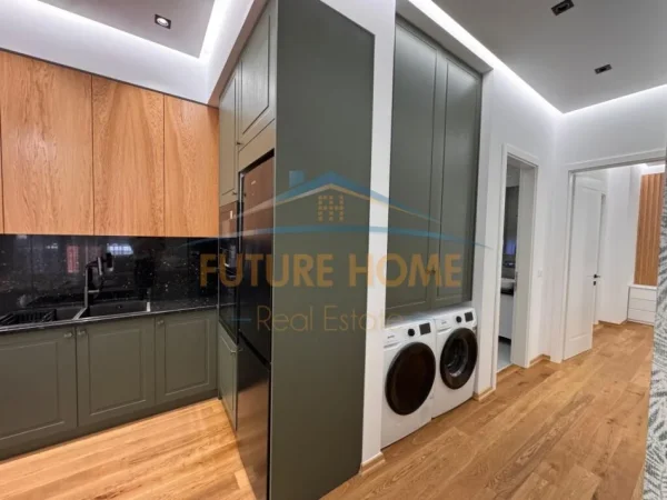 Tirane, jepet me qera apartament 2+1+Ballkon+ Post Parkimi,  Kati 7, 114 m² 1.500 € (Kompleksi Deliorgji)