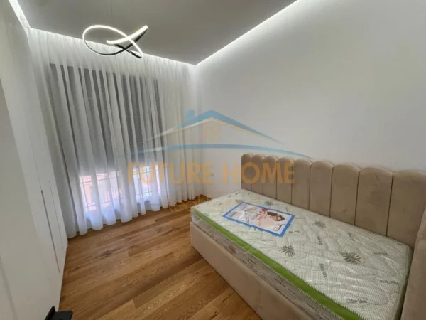 Tirane, jepet me qera apartament 2+1+Ballkon+ Post Parkimi,  Kati 7, 114 m² 1.500 € (Kompleksi Deliorgji)