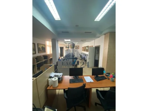 Tirane, shitet dyqan , 216 m² 580.000 € (Ambasada Amerikane)