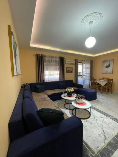 Shqiperi, shes apartament 2+1+Ballkon Kati 2, 89 m² (Rruga Foto Janku)