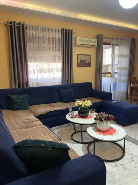 Shqiperi, shes apartament 2+1+Ballkon Kati 2, 89 m² (Rruga Foto Janku)