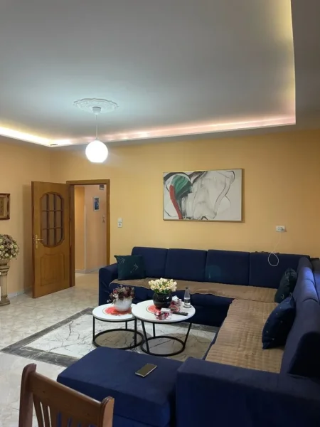 Shqiperi, shes apartament 2+1+Ballkon Kati 2, 89 m² (Rruga Foto Janku)