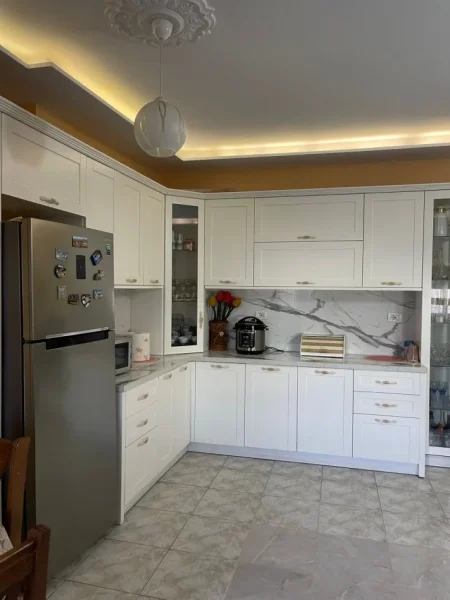 Shqiperi, shes apartament 2+1+Ballkon Kati 2, 89 m² (Rruga Foto Janku)