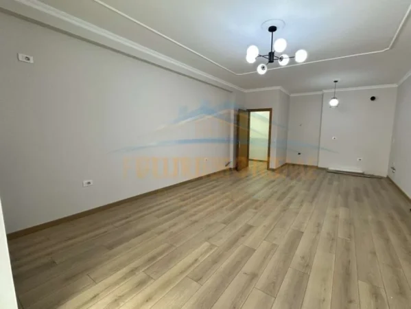 Tirane, shitet apartament 2+1+Ballkon Kati 3, 104 m² 138.000 € (Yzberisht)