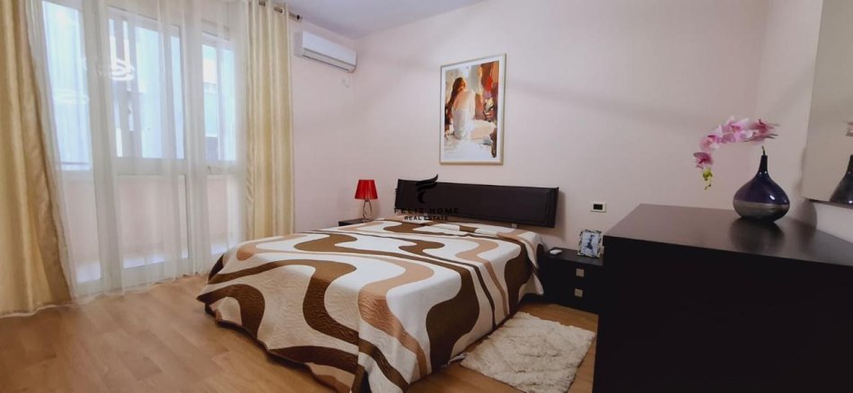 Tirane, jepet me qera apartament 1+1+Ballkon Kati 3, 72 m² 600 € (KOPSHTI BOTANIK)