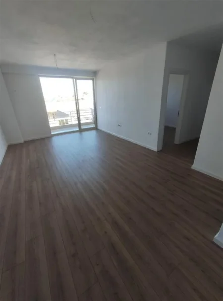 Tirane, shitet apartament 1+1+Aneks+Ballkon Kati 4, 63 m² 83.000 € (fresk)