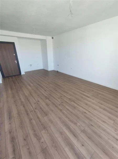 Tirane, shitet apartament 1+1+Aneks+Ballkon Kati 4, 63 m² 83.000 € (fresk)