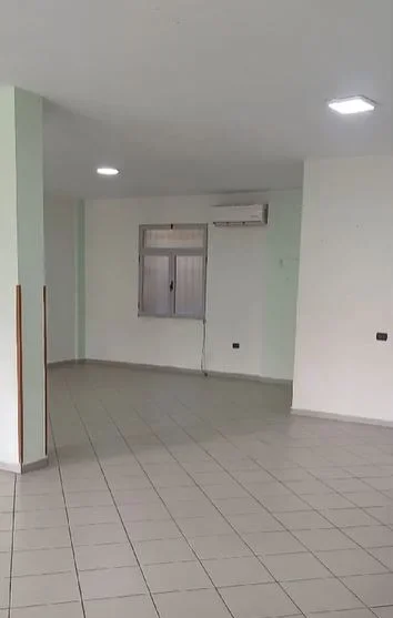 Tirane, jepet me qera ambjent biznesi Kati 1, 500 m² 500 € (Siri Kodra)