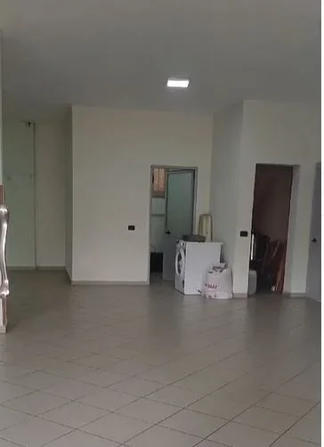 Tirane, jepet me qera ambjent biznesi Kati 1, 500 m² 500 € (Siri Kodra)