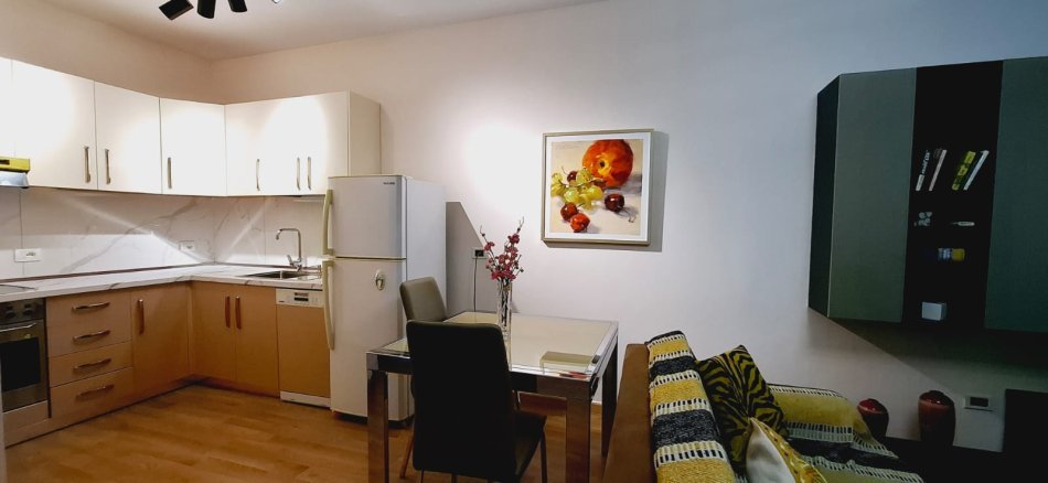 Tirane, jepet me qera apartament 1+1+Aneks+Ballkon Kati 3, 75 m² 600 € (kopshti botanik)