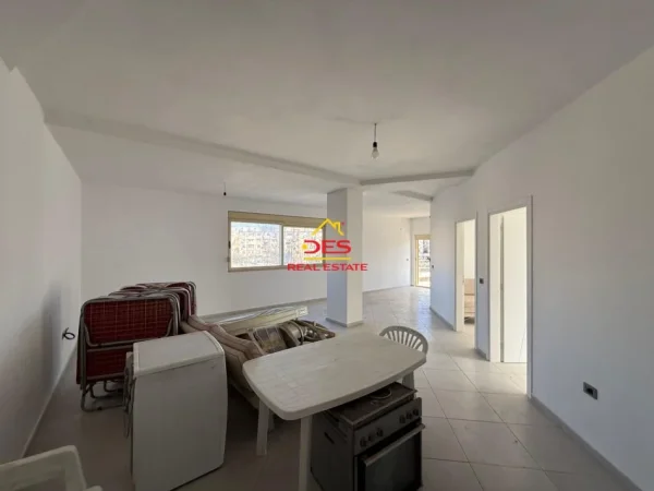 Vlore, shitet apartament 2+1+Ballkon Kati 3, 128 m² 138.000 € (Rruga mis Durhan)