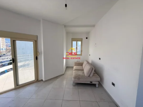 Vlore, shitet apartament 2+1+Ballkon Kati 3, 128 m² 138.000 € (Rruga mis Durhan)