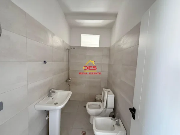 Vlore, shitet apartament 2+1+Ballkon Kati 3, 128 m² 138.000 € (Rruga mis Durhan)