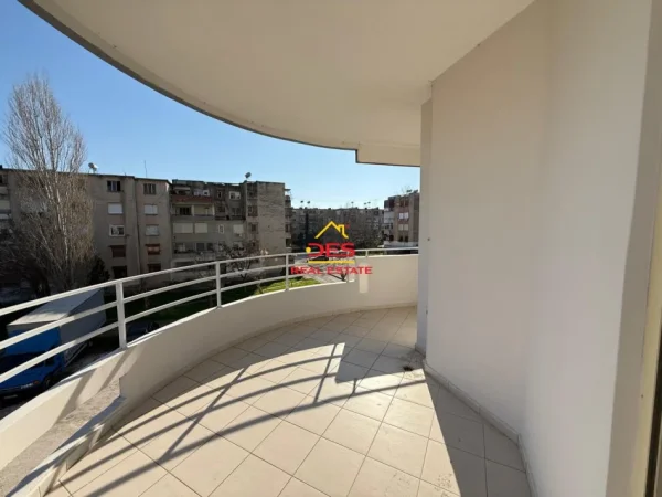 Vlore, shitet apartament 2+1+Ballkon Kati 3, 128 m² 138.000 € (Rruga mis Durhan)