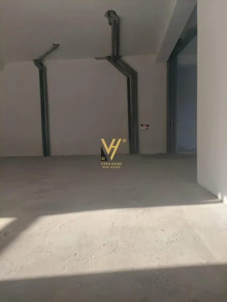 Tirane, shitet dyqan Kati 0, 331 m² 995.500 € (MISTO MAME)