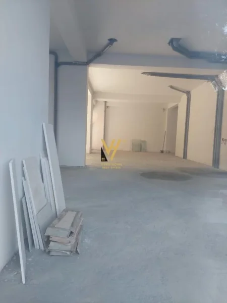 Tirane, shitet dyqan Kati 0, 331 m² 995.500 € (MISTO MAME)