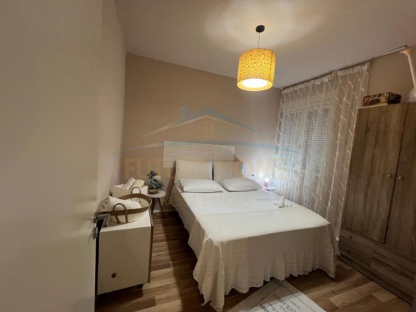 Durres, jepet me qera apartament 1+1 Kati 1, 46 m² 400 € (Shkembi i Kavajes)
