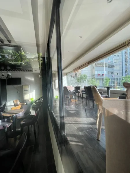 Tirane, jepet me qera ambjent biznesi Kati 0, 100 m² 1.000 € (STACIONI I TRENIT)