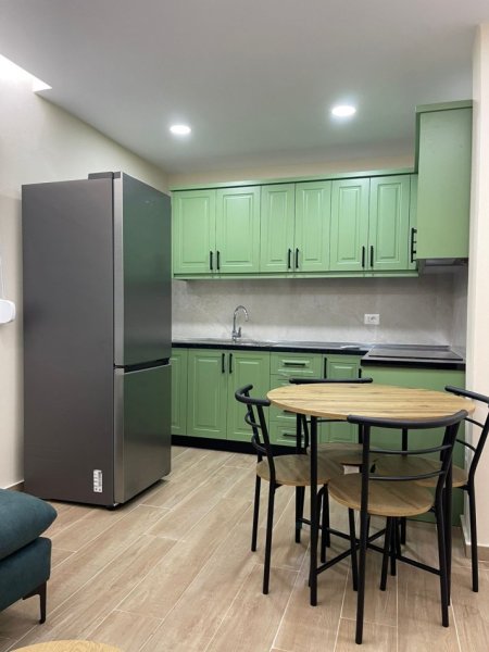 Tirane, jap me qera apartament 2+1+Ballkon Kati 4, 70 m² 550 € (ALI DEMI)