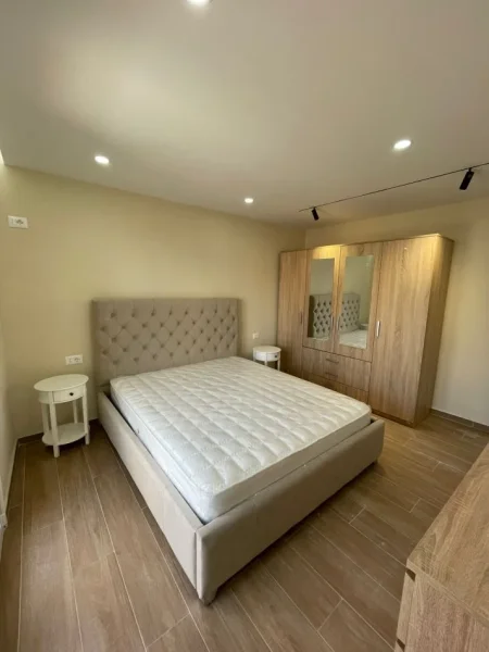 Tirane, jap me qera apartament 2+1+Ballkon Kati 4, 70 m² 550 € (ALI DEMI)