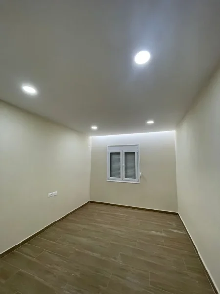 Tirane, jap me qera apartament 2+1+Ballkon Kati 4, 70 m² 550 € (ALI DEMI)