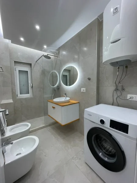 Tirane, jap me qera apartament 2+1+Ballkon Kati 4, 70 m² 550 € (ALI DEMI)