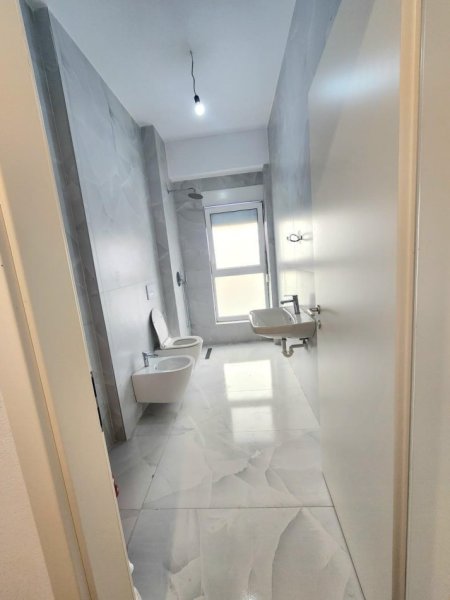 Tirane, jepet me qera apartament 1+1 Kati 2, 60 m² 380 € (Ali Demi,Kompleksi Kaimi)